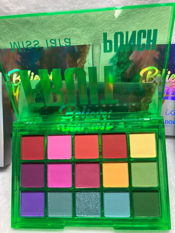 Paleta de sombras Miss Lara x15