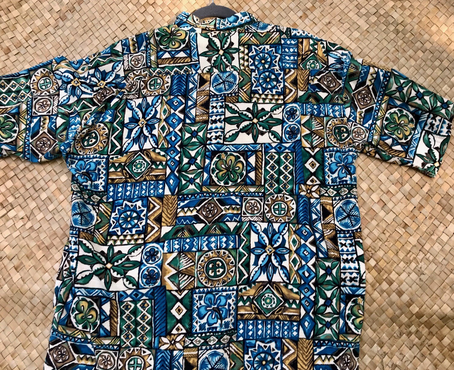 Hawaiian North Shore Underground Barkcloth Aloha Shirt - size LG.