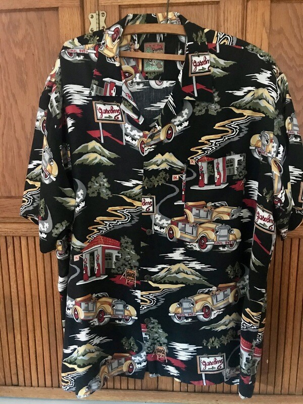 Pineapple Connection Hawaiian Aloha Shirt. size LG.