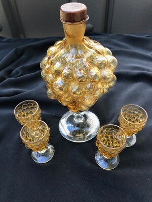 Vintage Wine Decanter &amp; 4 small glasses.  5 pc.