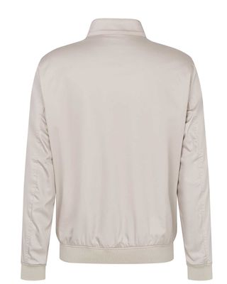 Bugatti blouson jack in beige – achteraanzicht. Regular fit herenjack met elastische zoom en comfortabele pasvorm, ideaal voor dagelijks gebruik.