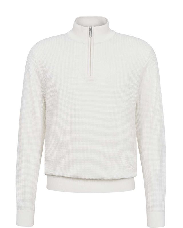 Bugatti half-zip sweater in off-white – front view. Stylish men’s pullover with structured waffle pattern and short zipper.