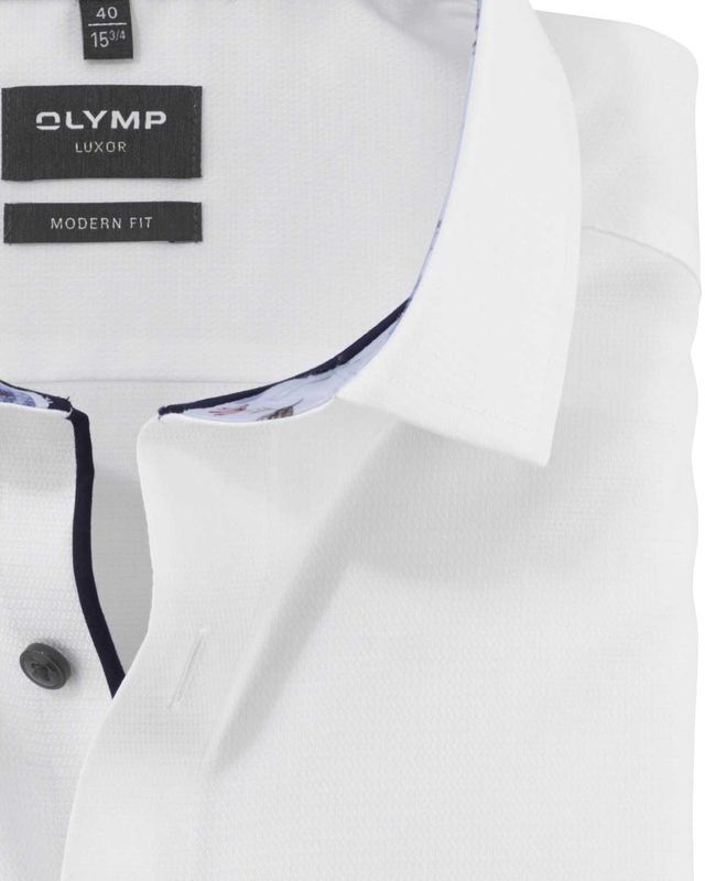 Close-up of the collar of Olymp Luxor Modern Fit shirt 12067400 with global-kent collar.
