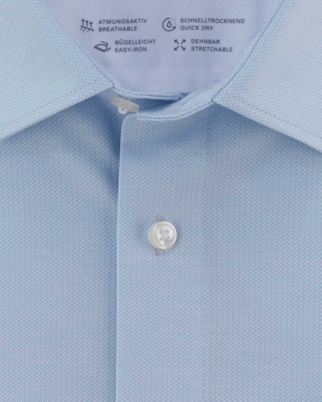 Close-up of the New Kent collar on the Olymp Luxor 24/Seven shirt in blue