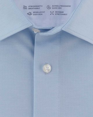 Close-up of the New Kent collar on the Olymp Luxor 24/Seven shirt in blue