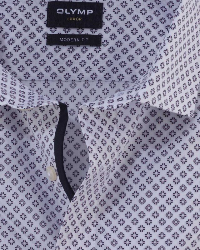 Close-up of the Global Kent collar on the Olymp Luxor shirt 12927430 with contrasting inner collar