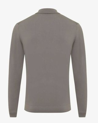 Achteraanzicht van de taupe Genti polo met lange mouw