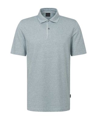 Groene Bugatti polo met korte mouwen, linnenlook en witte piping langs de knoopsluiting

