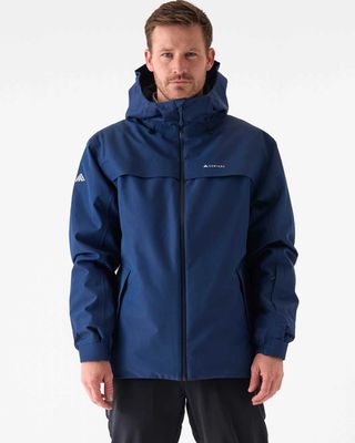 Cortazu hardshell jas Delta INS 7M in navy, model vooraan met capuchon en gesloten rits – voorkant