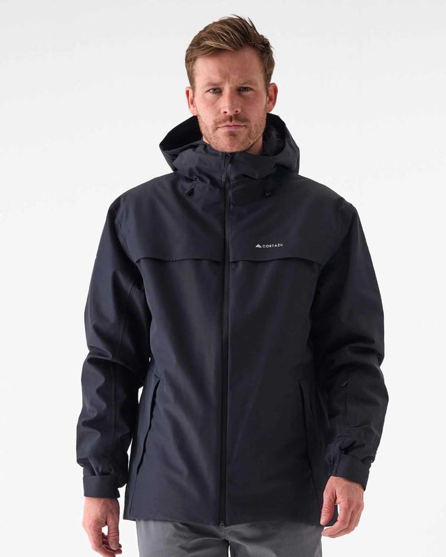 Cortazu Delta INS 7M heren hardshell jas in zwart, model vooraan met capuchon en gesloten rits – voorkant