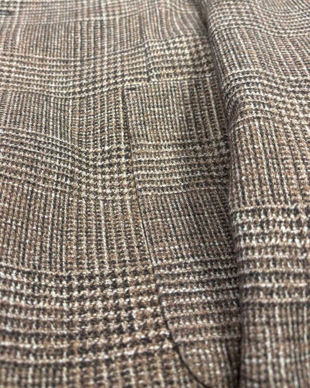 Detail van Circolo 1901 colbert CN5028 Corte bruin ruit met knopen