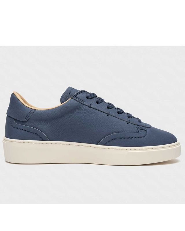 Parbleu DS25 Nobuck Jeans sneaker in jeansblauw, zijaanzicht – Van den Broek Herenmode Haarlem