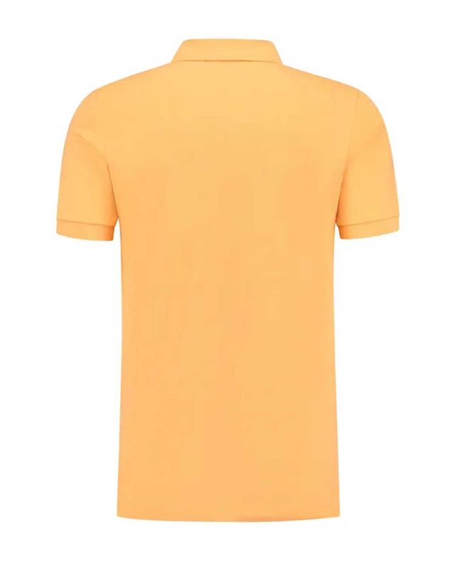 Achterkant van de Hugo Boss polo in Open Orange, met korte mouwen en klassieke kraag