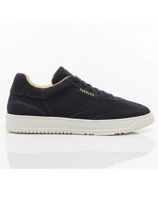 Parbleu AT25 Suède Grey sneaker in grijs suède, zijaanzicht – Van den Broek Herenmode Haarlem