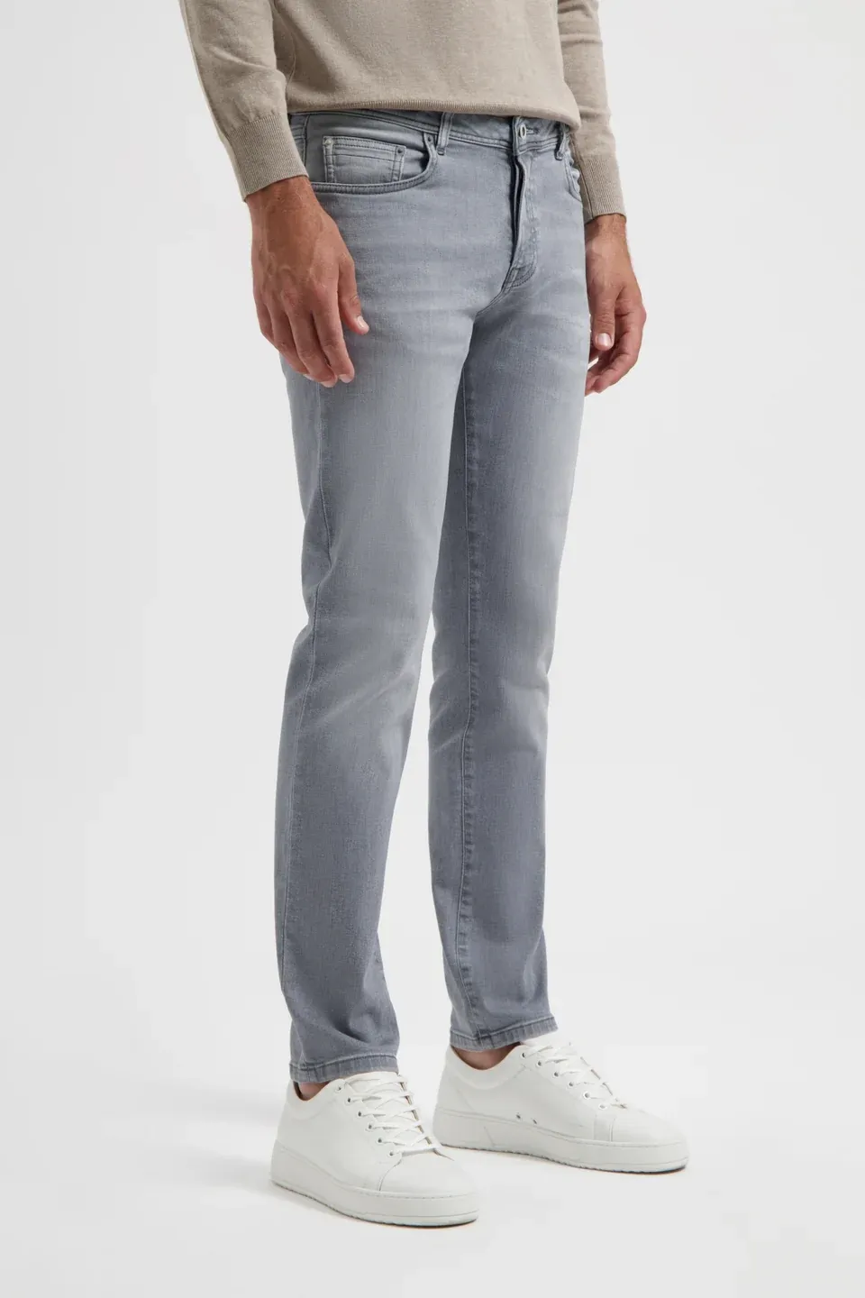 North84 medium grey 5-pocket jeans 84301003-057, worn by a model, first view