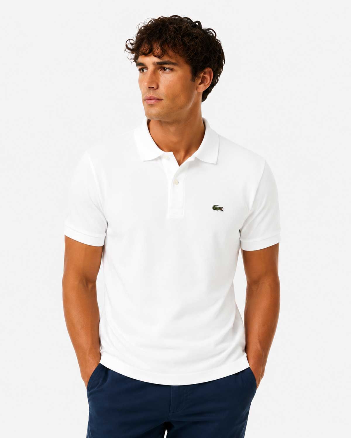 Lacoste polo PH9851-001 wit classic fit heren gedragen door model