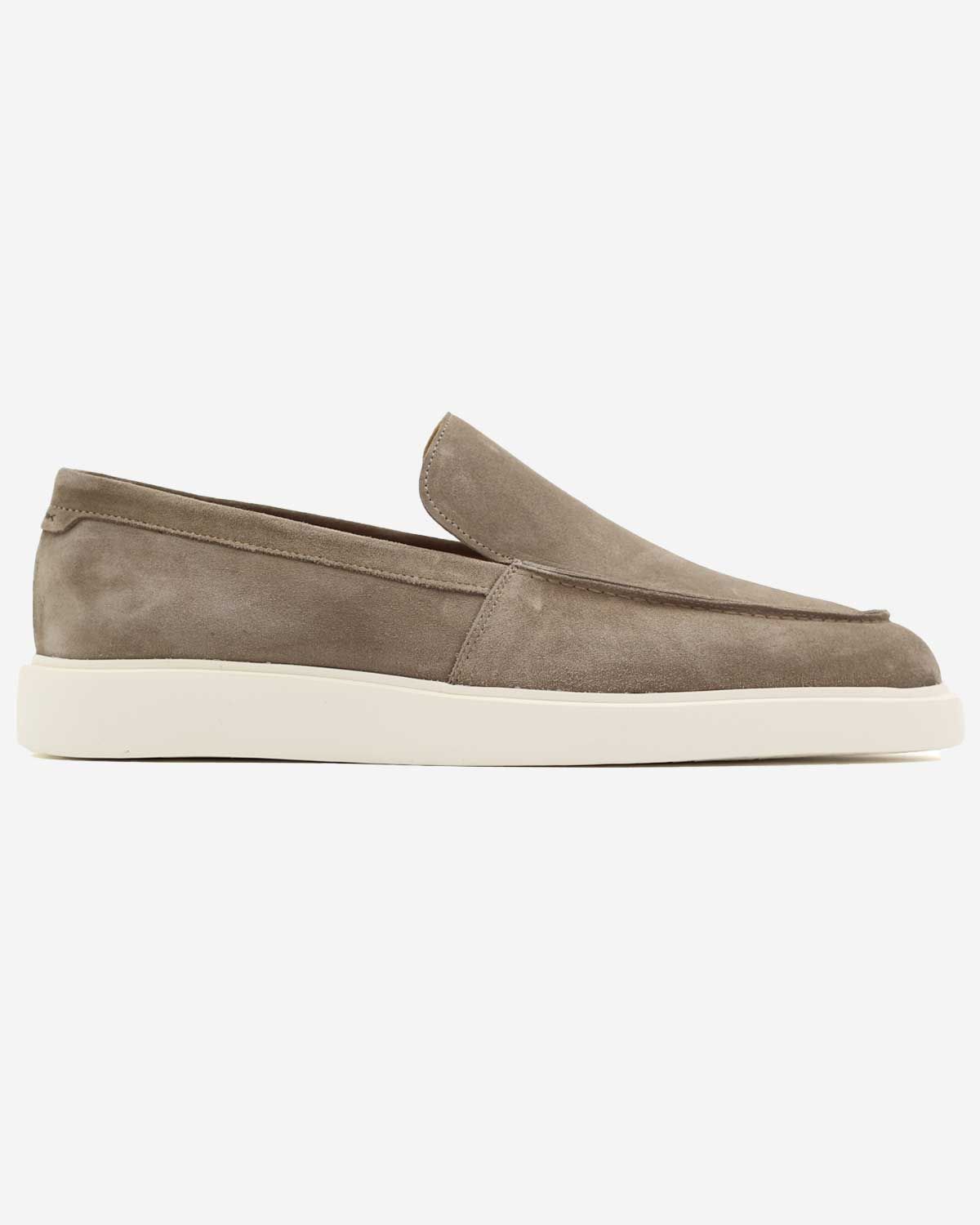 Lichtgrijze suede loafer van Melik Tulip Sughero met witte zool