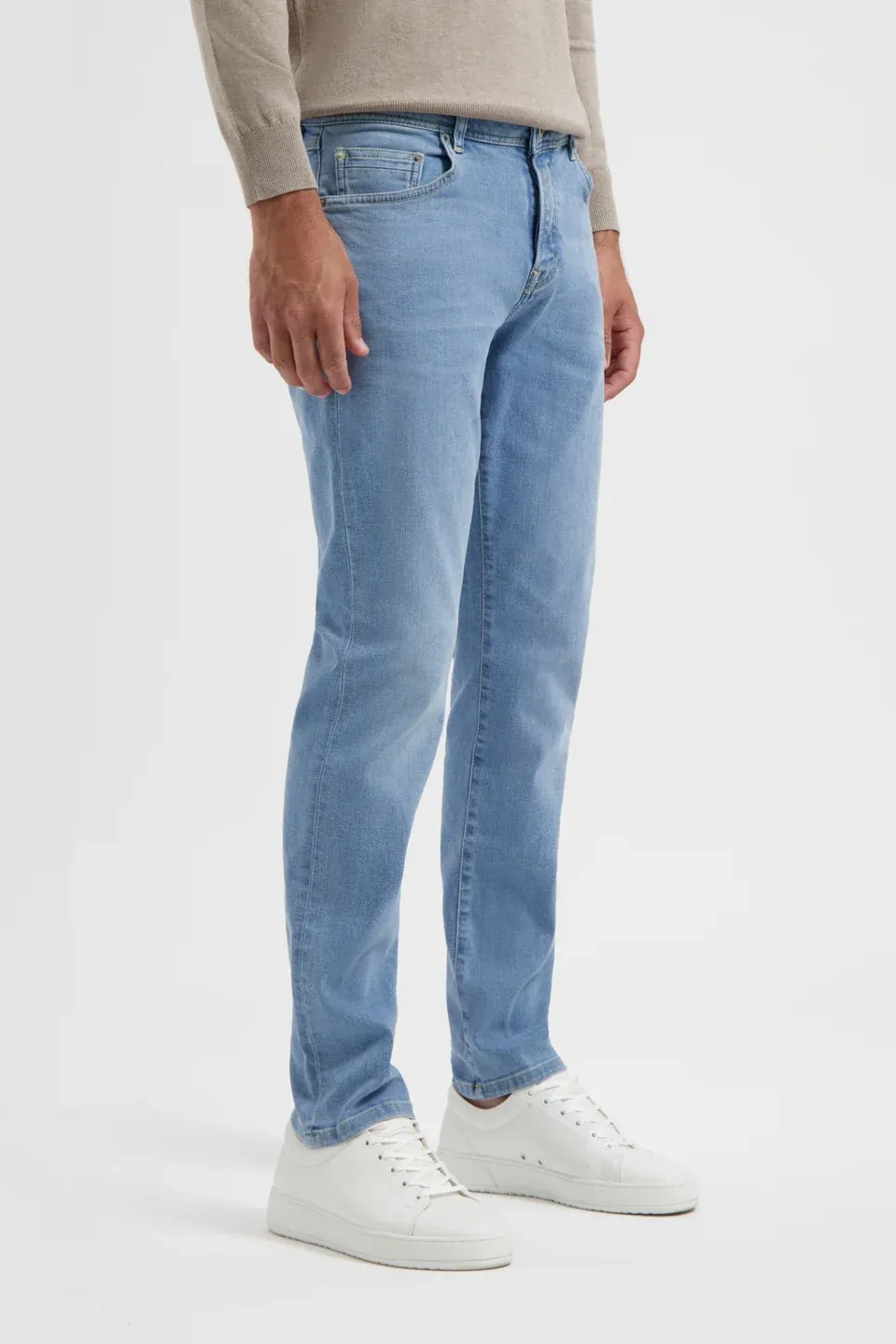 North84 light blue 5-pocket jeans 84301002-446, side view worn by a model