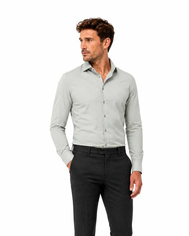 John Miller 5142675 lichtgroen Slim Fit overhemd gedragen door model