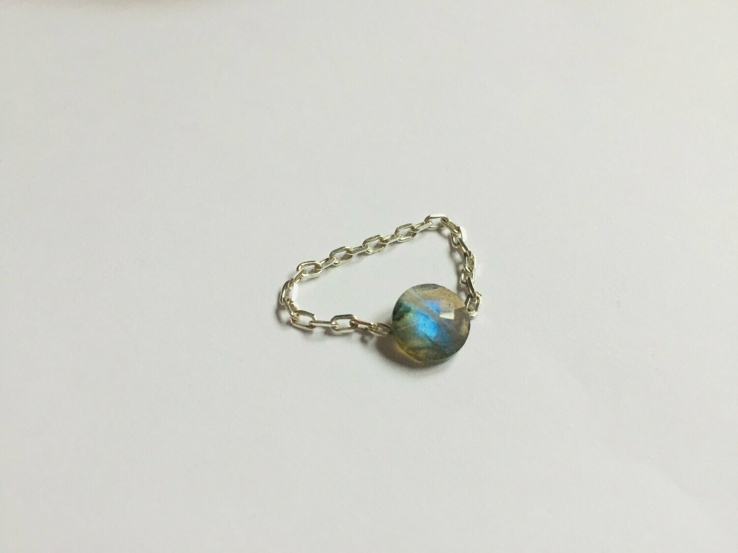 LA LABRADORITE EN CHAÎNETTE