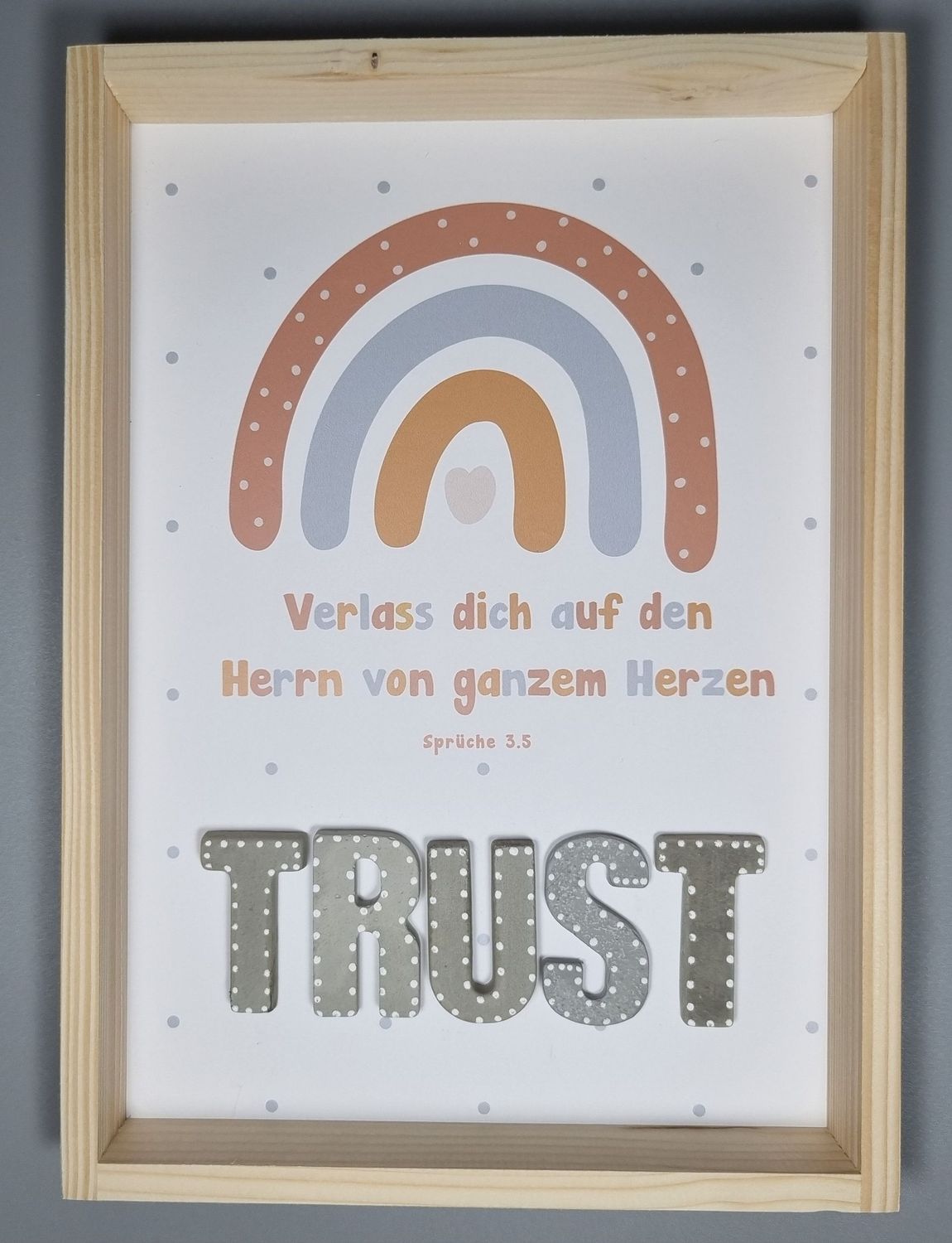 Wandbild aus Holz, "TRUST" Regenbogen