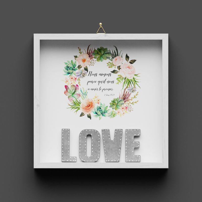 Cadre en bois "LOVE" fleurs, 1. Jean 4:19