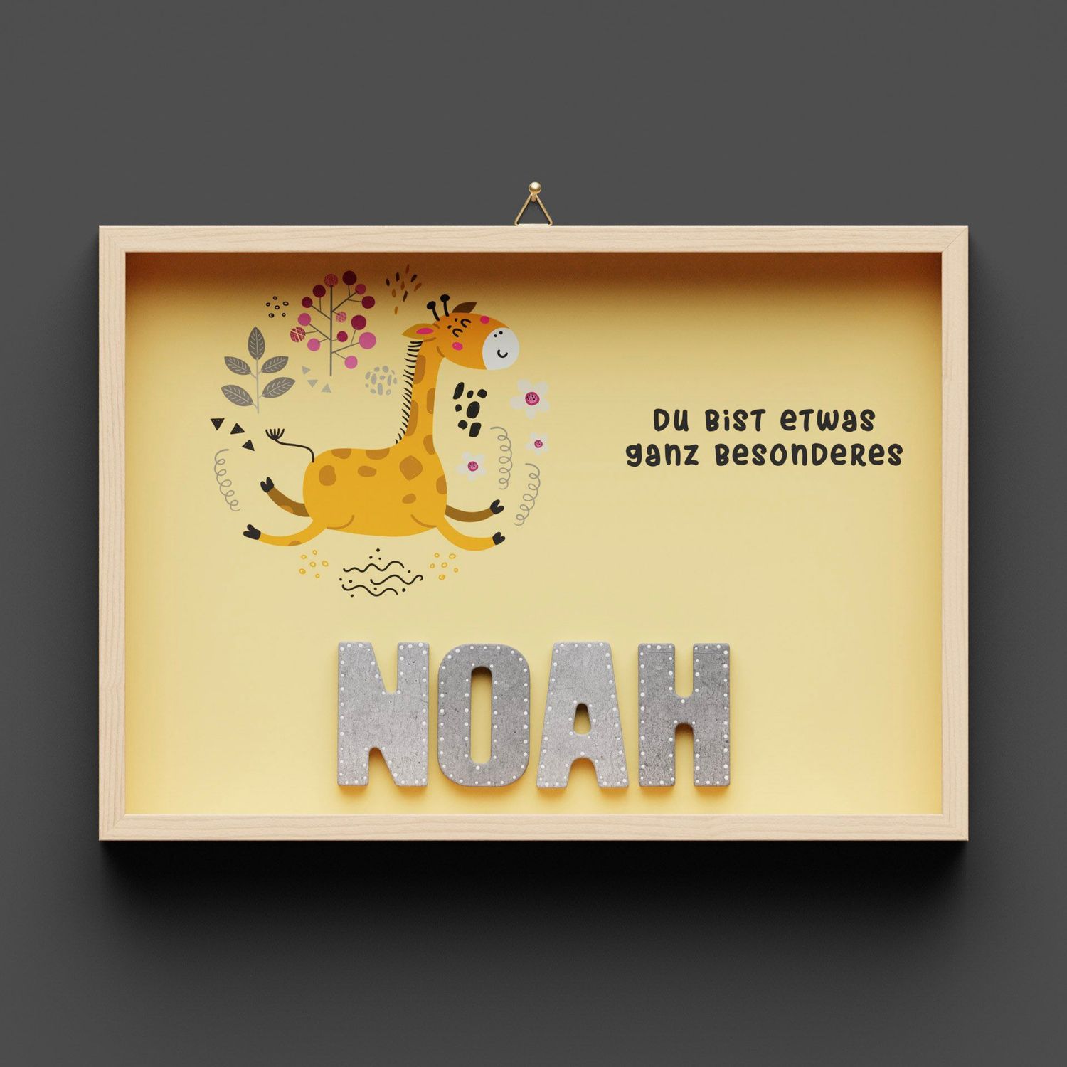 Wandbild aus Holz mit Namen, Giraffe