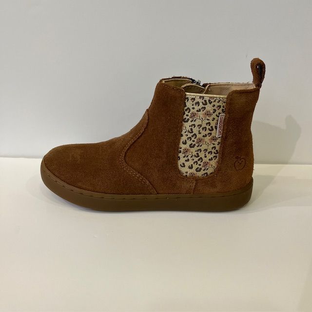 Play Chelsea Camel Shoo Pom