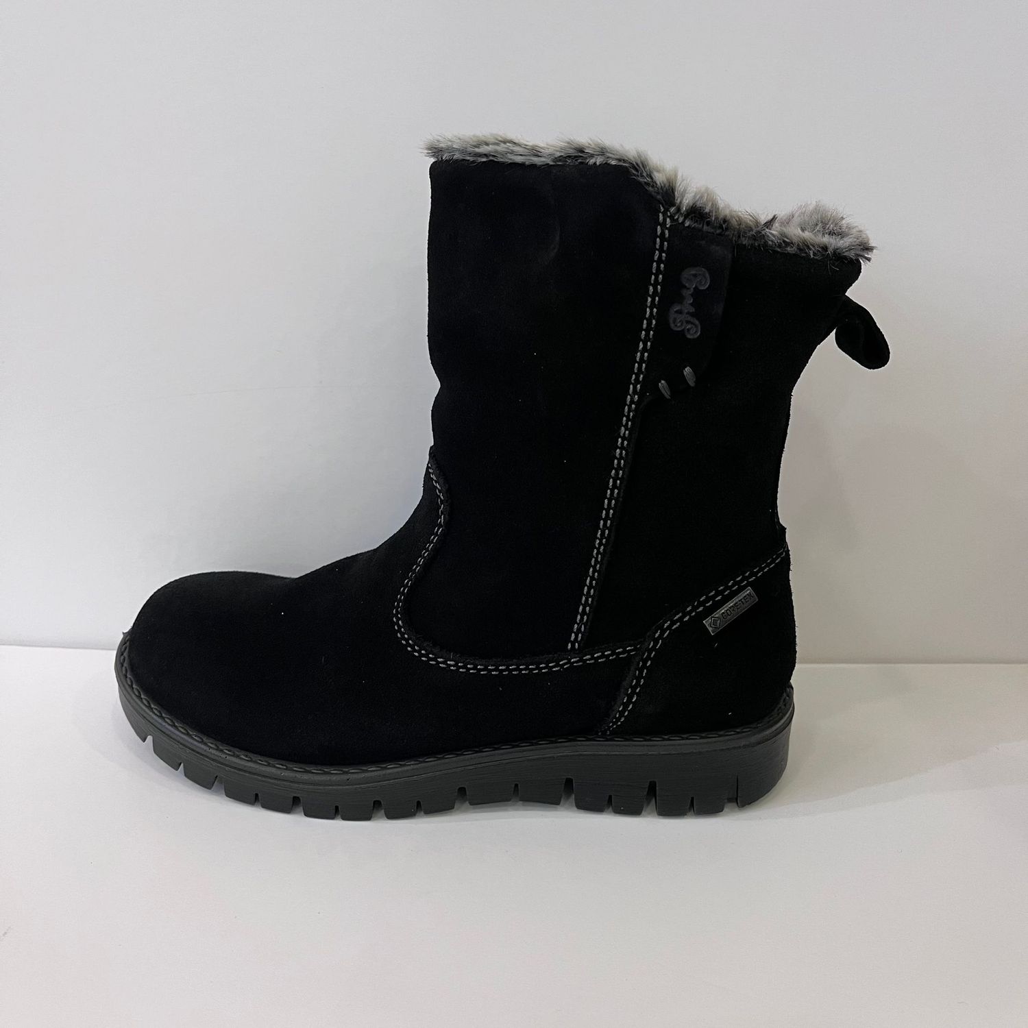 2374600 Noir  Primigi