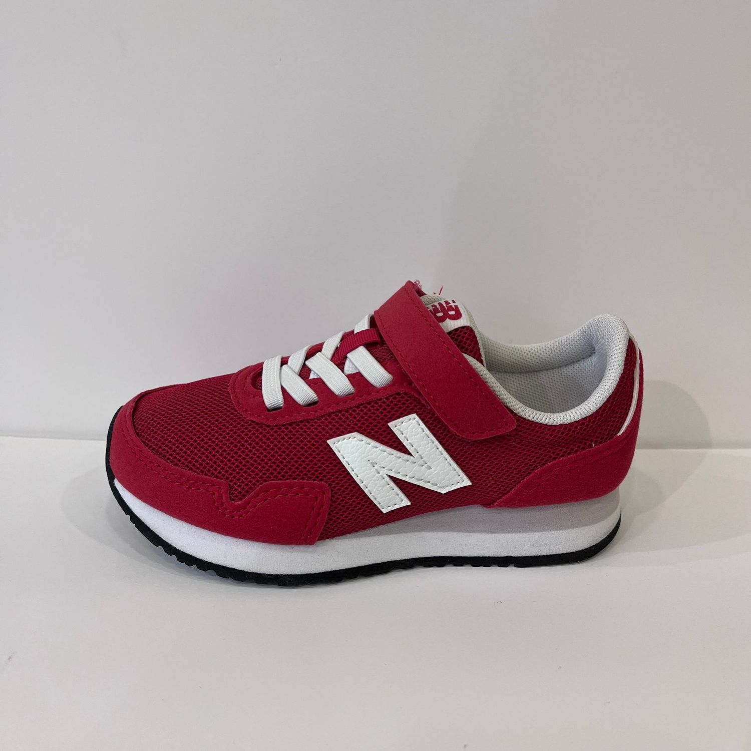323 Rouge New Balance