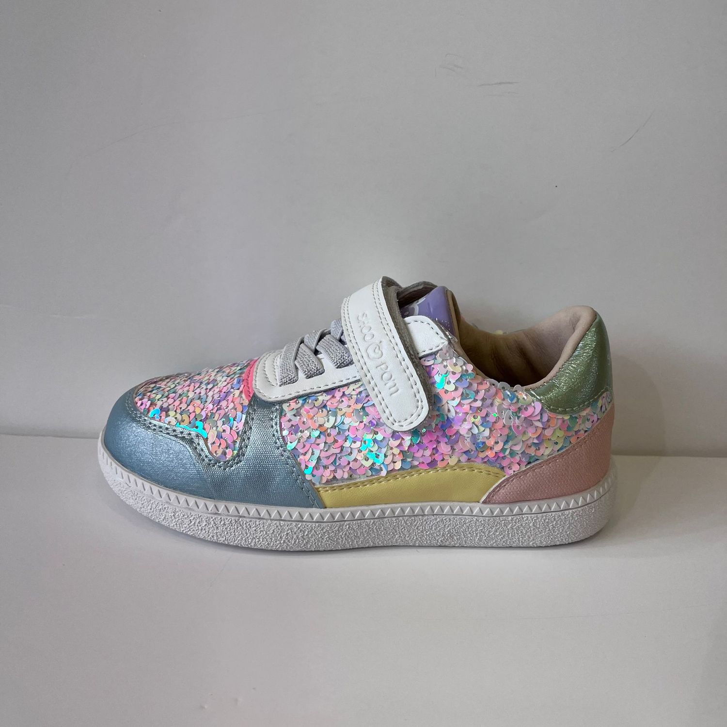 Kix lo connect Arc en Ciel Shoo Pom