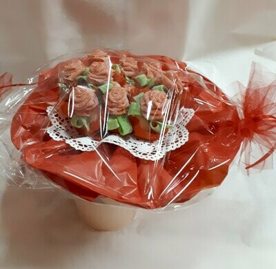 Rosenstrauß aus handgedrehten Rosen Rosenstrauß aus handgedrehten Rosen