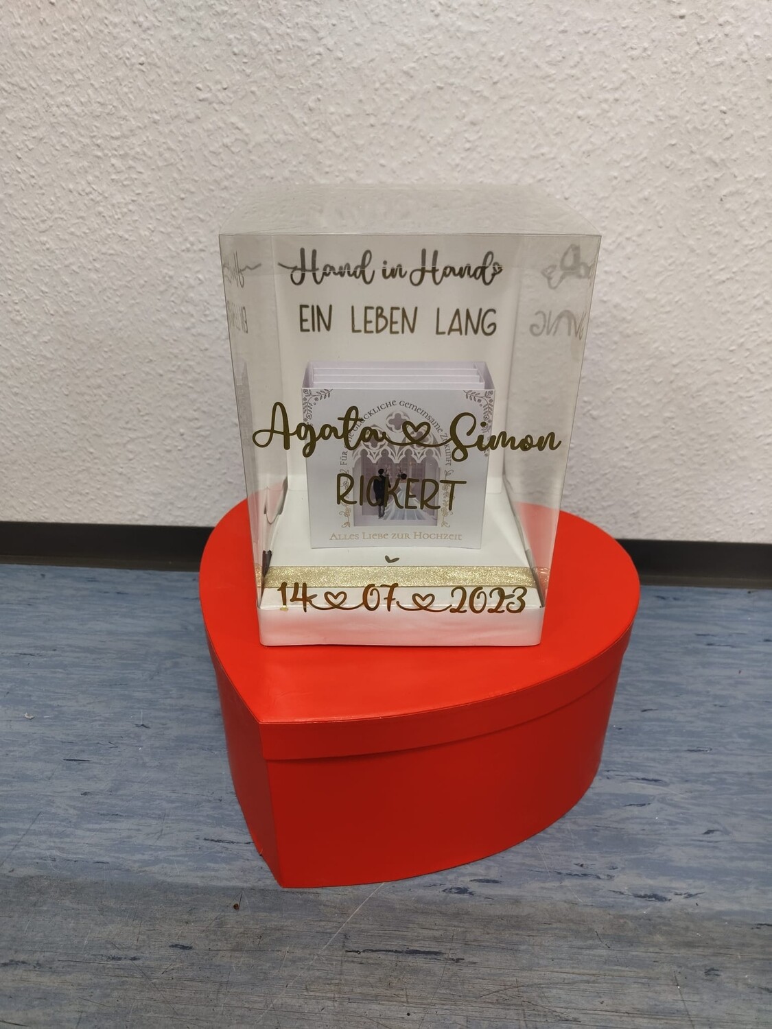 Geschenkbox " Hand in Hand" individuell beschriftet 