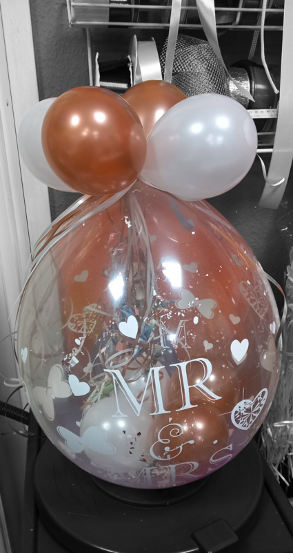 Verpackungsballon Mr & Mrs Herzen und Schleifen Verpackungsballon Mr & Mrs Herzen und Schleifen