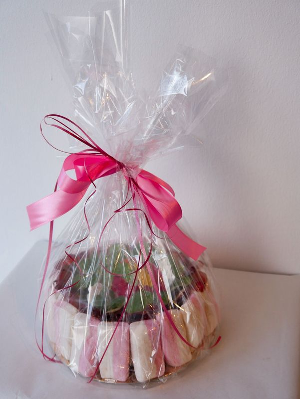 Große Torte aus Marshmellows und Weigummi - rosa Große Torte aus Marshmellows und Weigummi - rosa