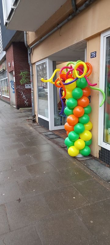 Ballonsäule 1,70 m hoch mit Curlys als Topper Ballonsäule 1,70 m hoch mit Curlys als Topper
