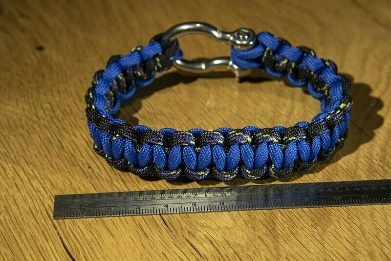 Medium Wristband with Shackle
