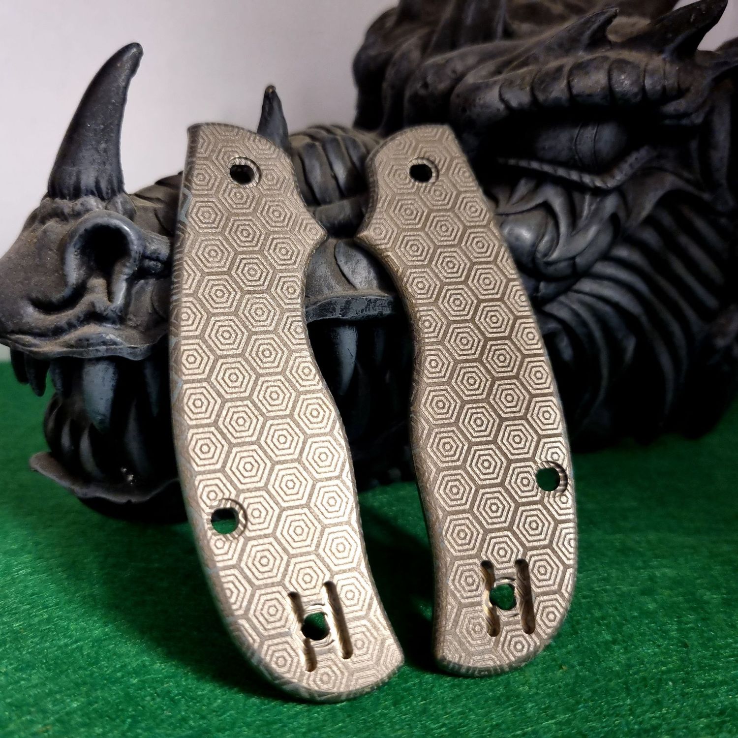 Urban Scales in 3mm Titanium (Mill finish) Honeycomb infinity pattern