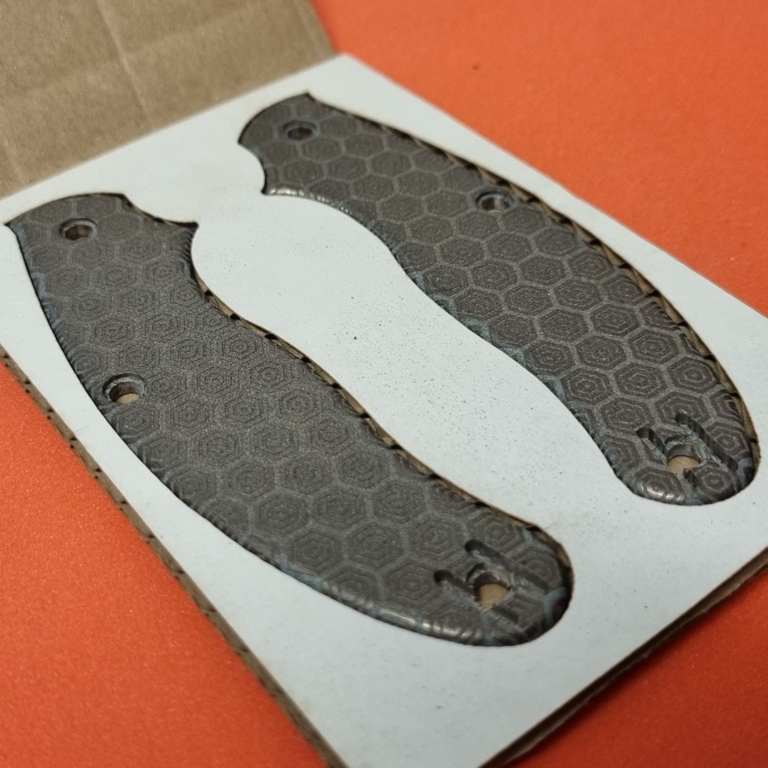 UKPK 3 pin Scales in 3mm Titanium ( Honeycomb pattern )