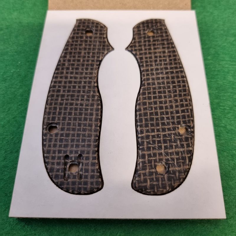 Urban Scales in 3.2mm Natural/Black Burlap Micarta Urban Scales in 3.2mm Natural/Black Burlap Micarta