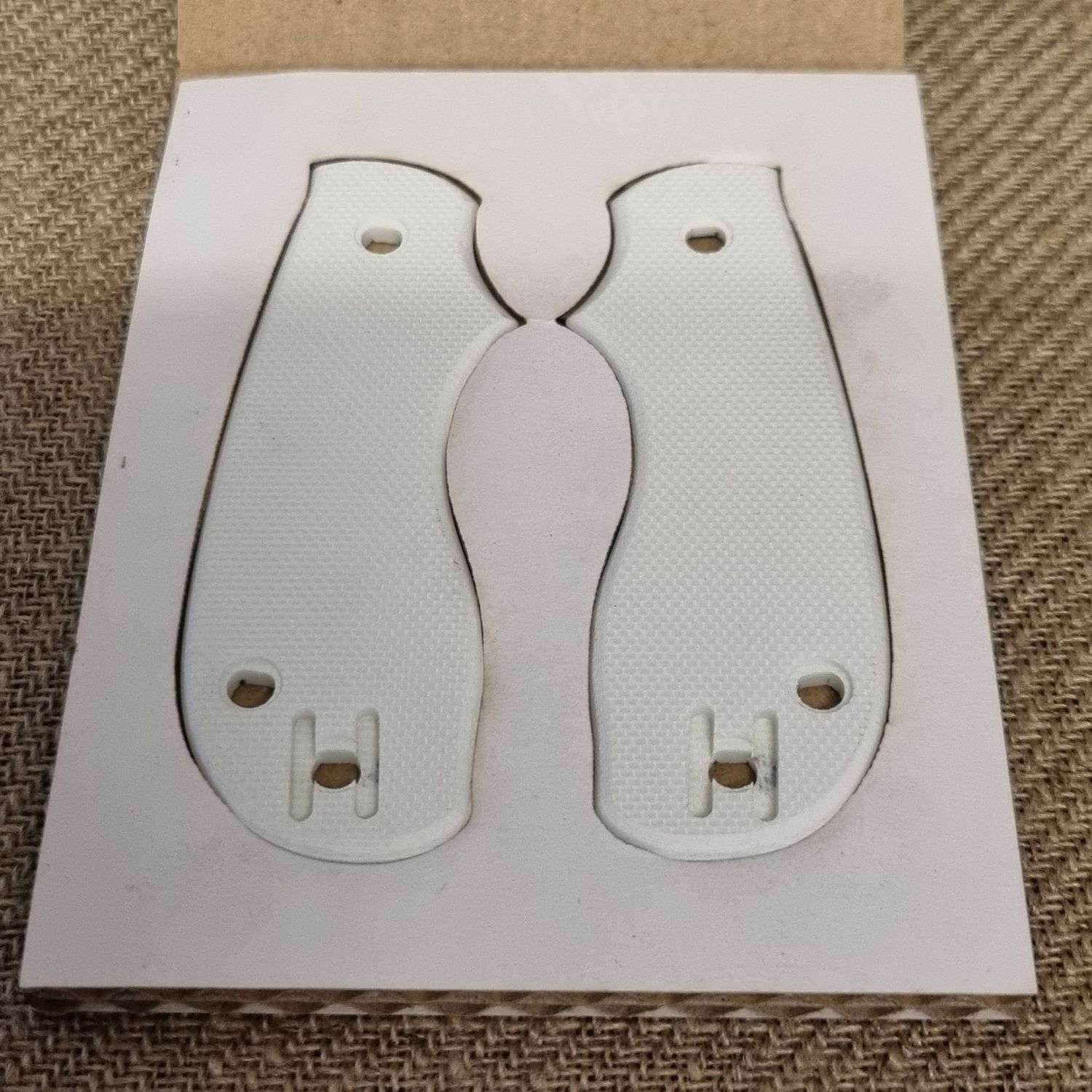 Squeak Scales in 3.1mm G10 in Snow White