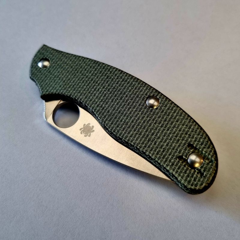 Metropolitan Scales in 3mm Moss Green Canvas Micarta
