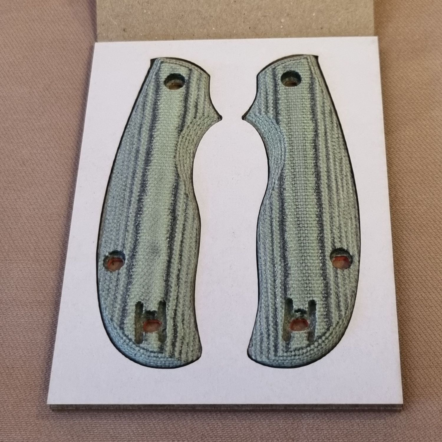 Urban V2 Ergo 5mm in Sage Green Canvas Micarta with Orange Glow Liners