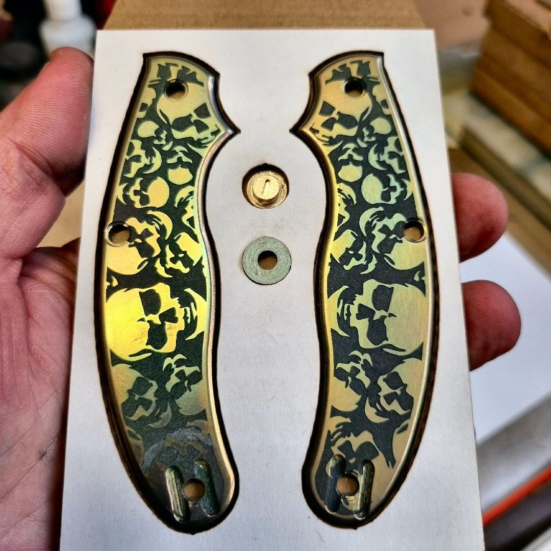 UKPK 3 Pin V2 Flat 3mm Scales in Titanium Sculls pattern (2nds) UKPK 3 Pin V2 Flat 3mm Scales in Titanium Sculls pattern (2nds)