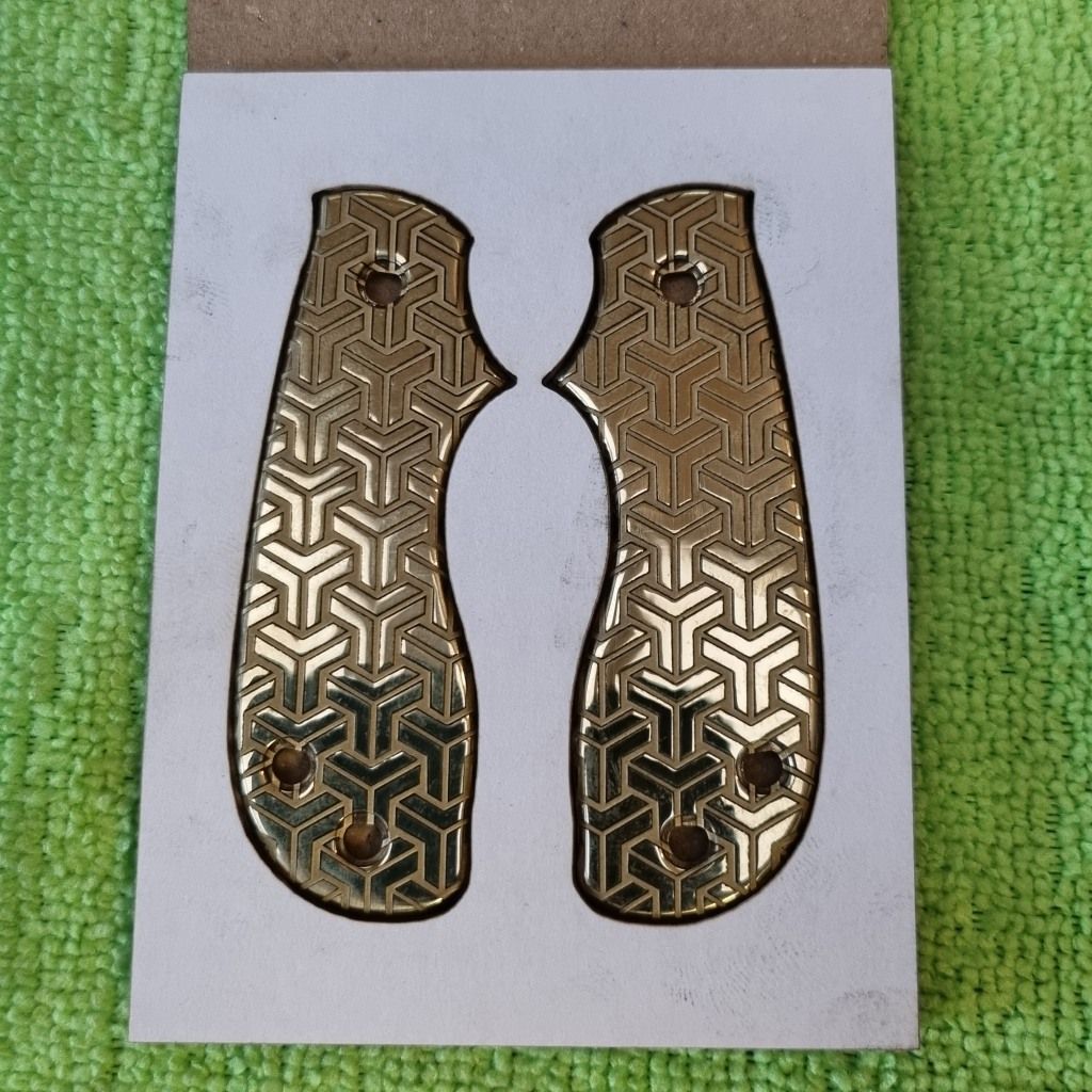 Squeak Scales in 3mm Polished Brass (Pattern Engraved)