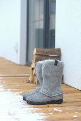 Winter boots for women from organic wool with rubber soles and knitted uppers