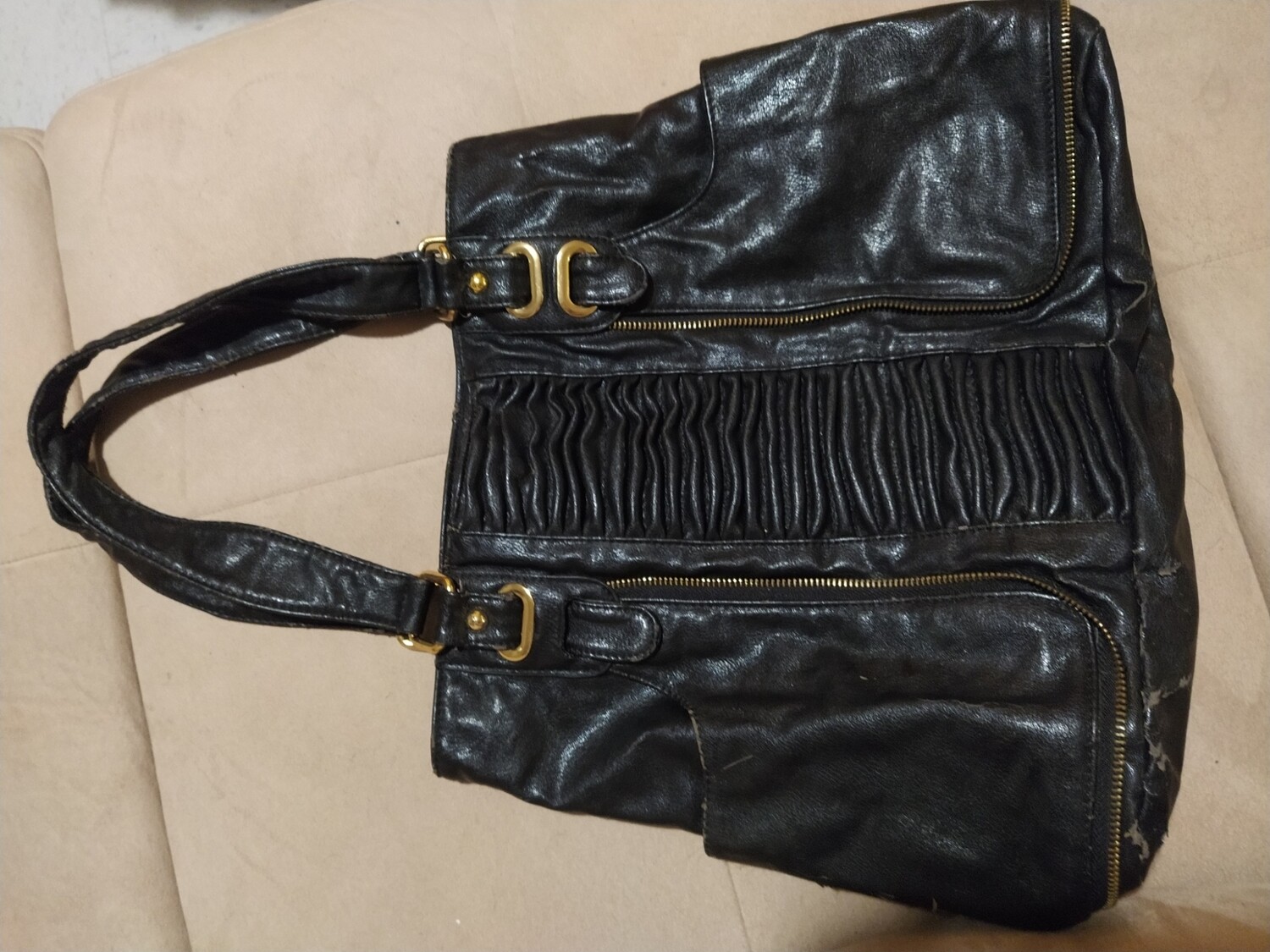 (USED) Black bag with gold detailing 