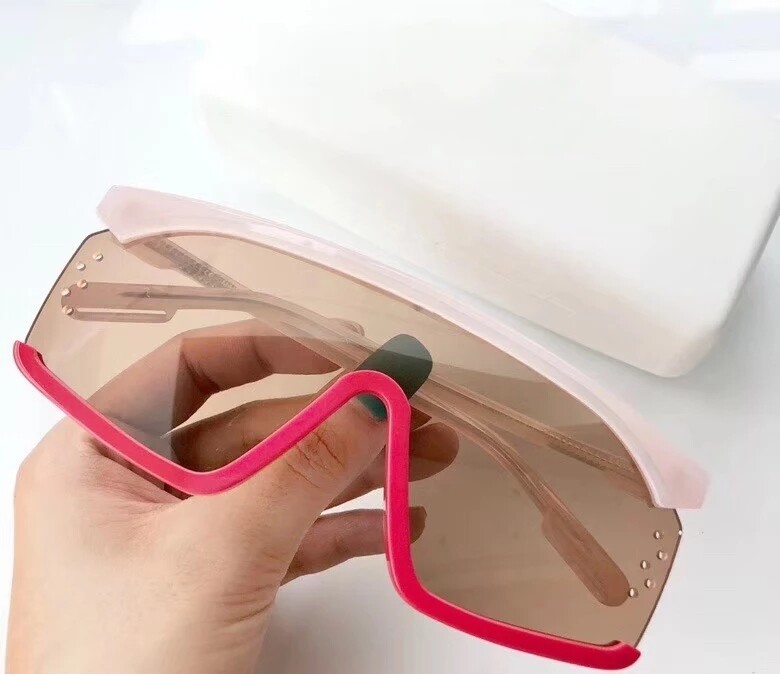 "Too glam" eyewear in color pink/red