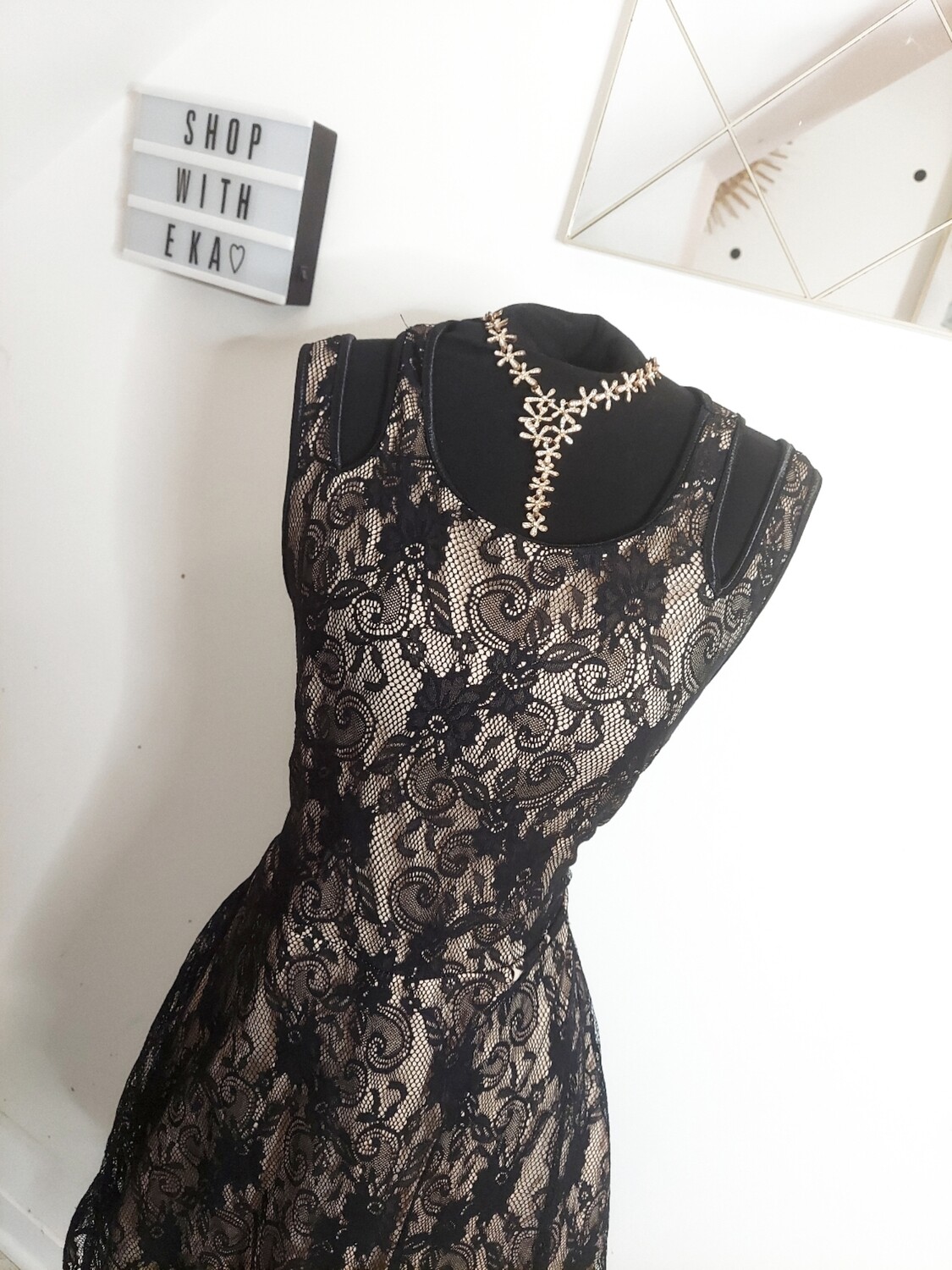 Lace type dress