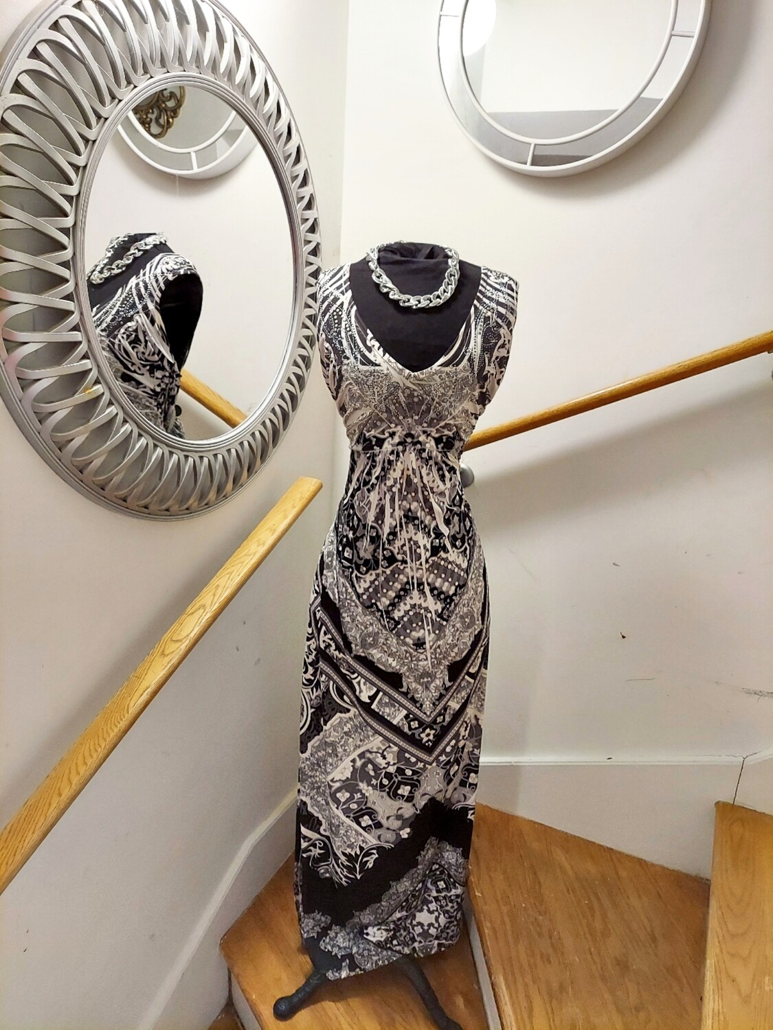 Used white and black summer dress